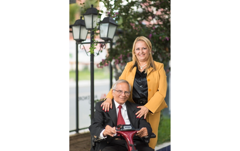 Ed.28 - Perfil: Antenor Lino - Antenor na foto com a esposa, Solange Lino, numa rela��o maior do que a de marido e mulher