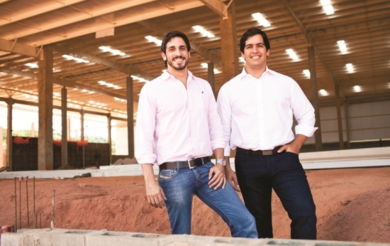 Ed.24 - Matéria: A corda e a caçamba ? Flávio Margolis e José Ricardo Brennand Carvalho, um casamento profissional. Foto estudioclicka.com